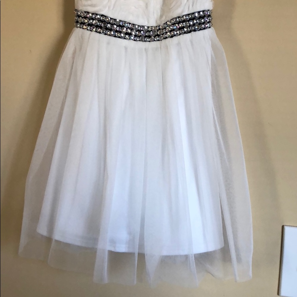Beautiful white dress size 10 - Picture 3 of 6